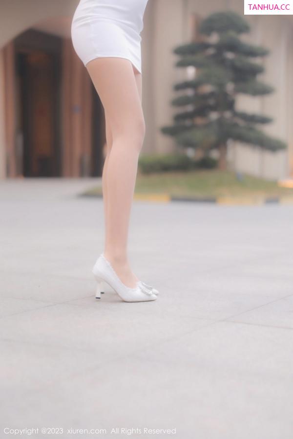 江真真  [XiuRen]高清写真图 2023.03.09 No.6389 江真真 丝袜短裙第5张图片
